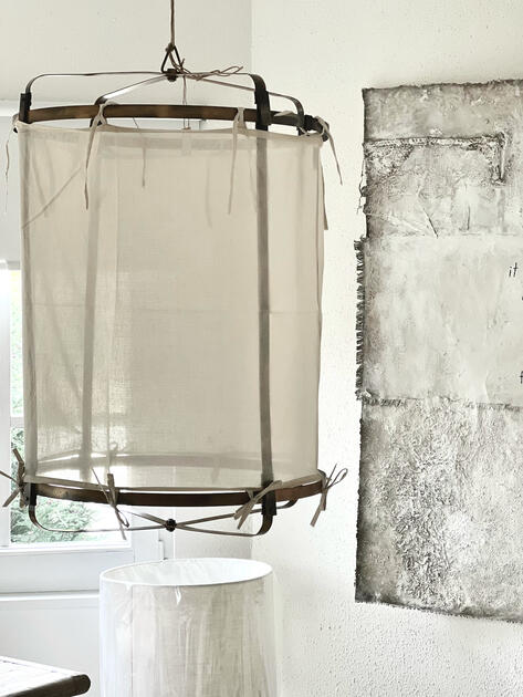 Světlo kovové s béžovým povlakem