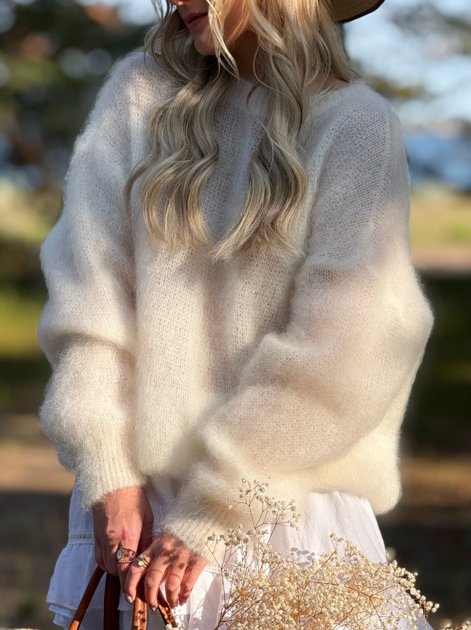 Svetřík Warmness off white