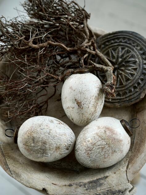 Velké vejce s patinou