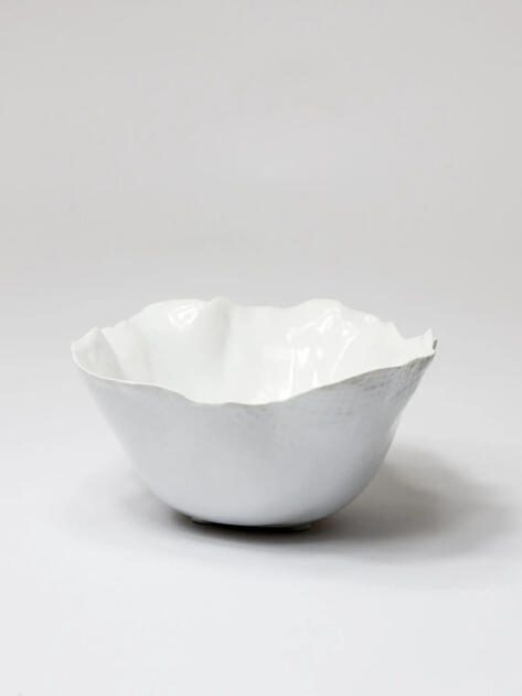 Miska s nerovným okrajem