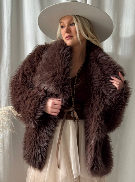 Krátký kožíšek Hali čokoládový