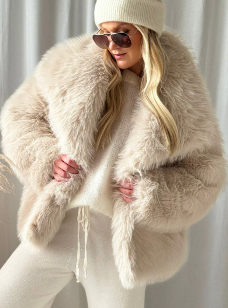 Krátký kožíšek Hali off white