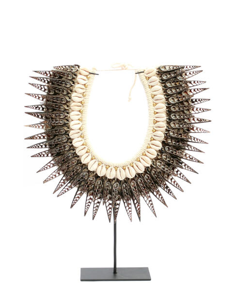 Dekorace z mušlí na stojanu